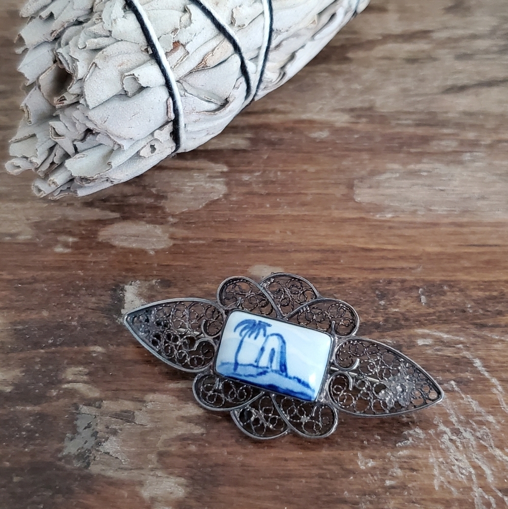 vintage hand-painted blue white filigree boho pin brooch